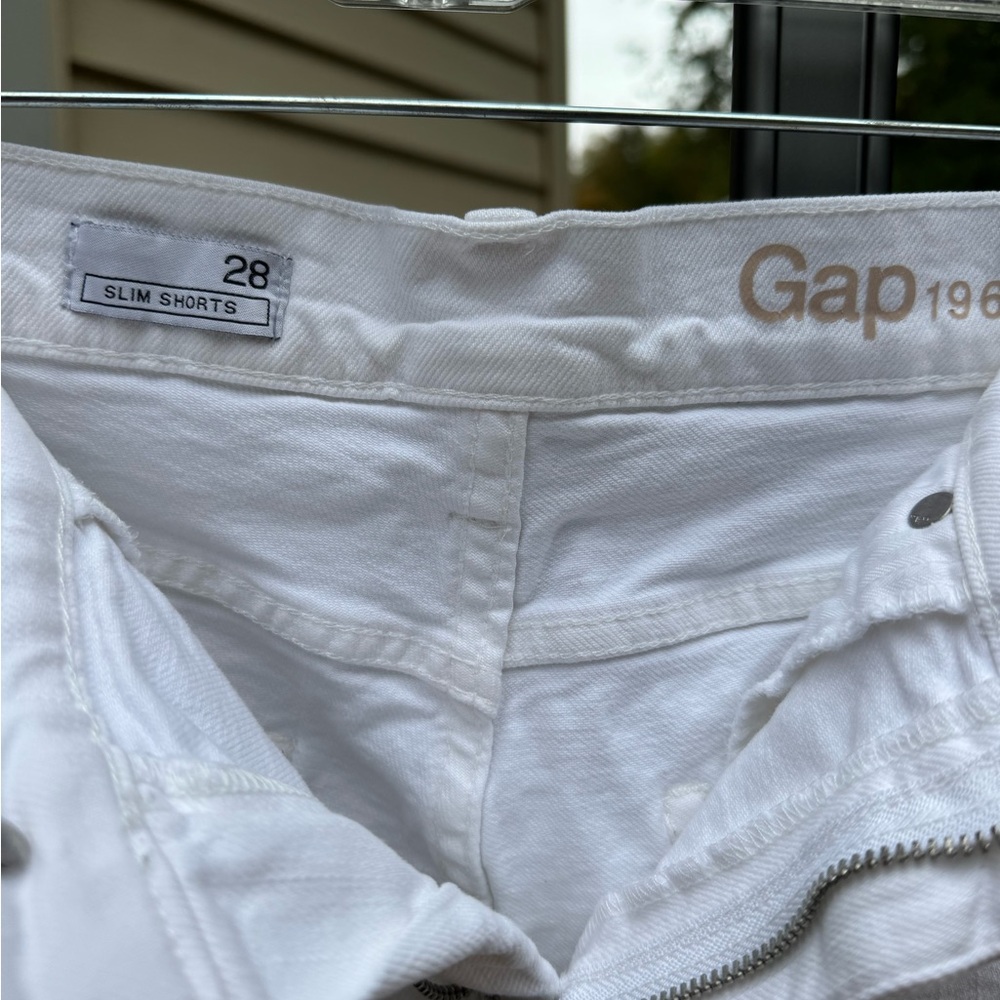 Gap 1969 white slim denim shorts, size 28, 2/3 inches inseam - Picture 9 of 12